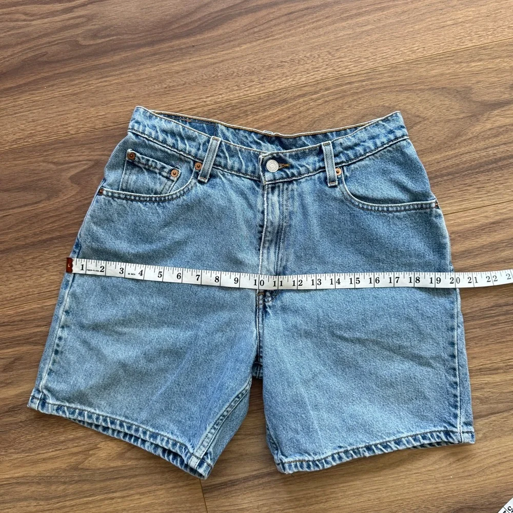 VTG Levi's 647 Denim Shorts Jr Womens 9 Light Wash 90s HighRise Mom 6.5” Shorts - Picture 13 of 14
